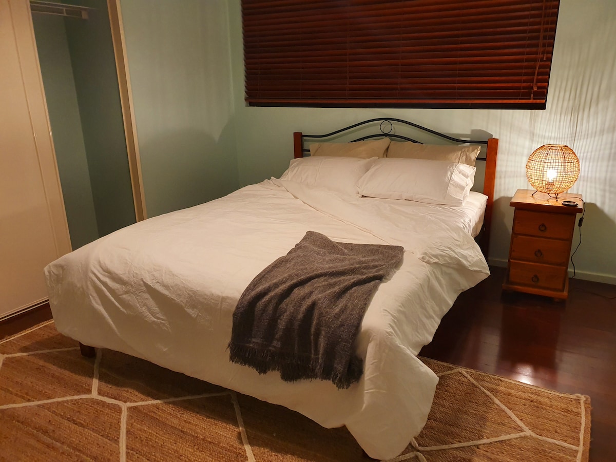 ห้องนอนชั้นบนที่สอง