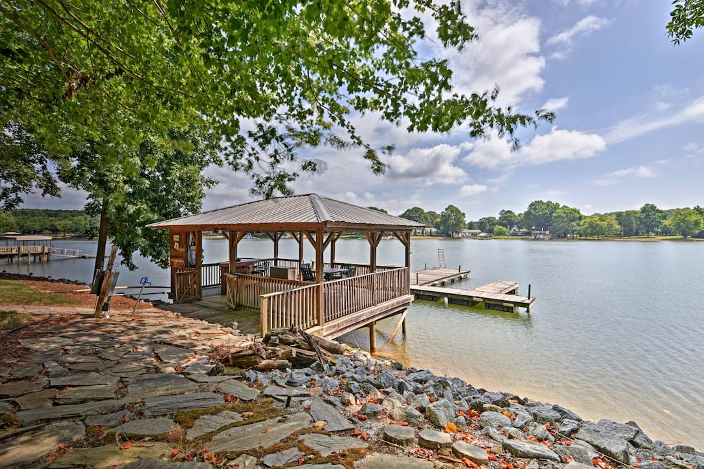Waterfront Lake Norman Home w/Deck & Private Dock - Houses f
