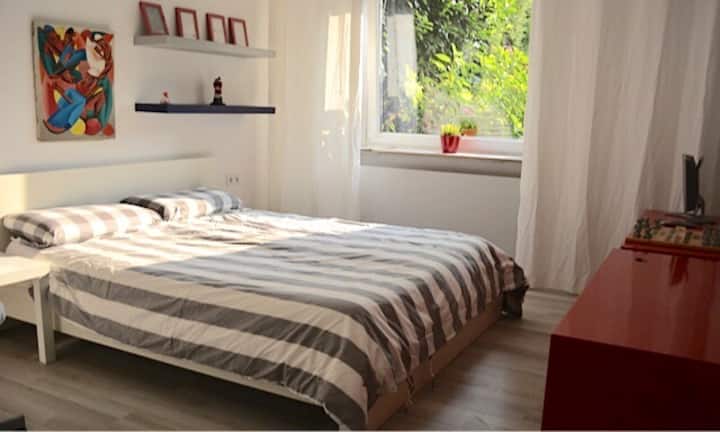 卧室1 ，床160 * 200