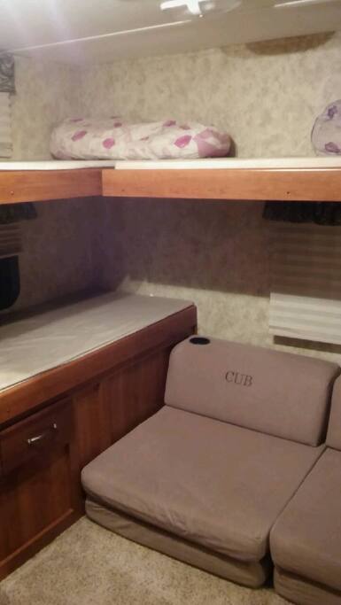 Cub area - 3 bunks 2 floor beds