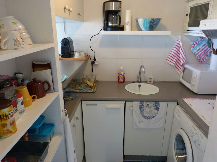 Cuisine : réfrigérateur, lave-linge, four, grille pain, machine à café, etc.