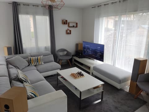 4 bedroom house 5 minutes Le Mans 24 Hours Classic