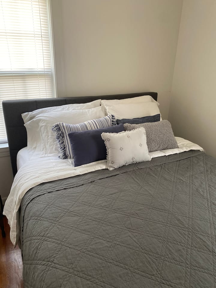 Chambre deux : lit queen