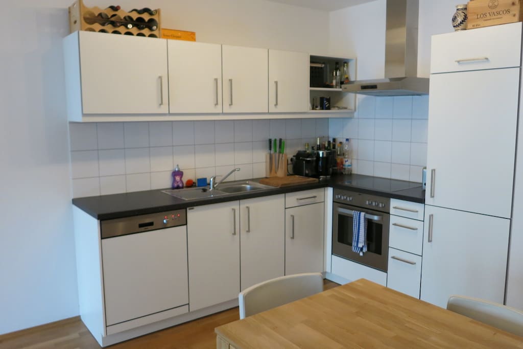 Komplett eingerichtete Küche