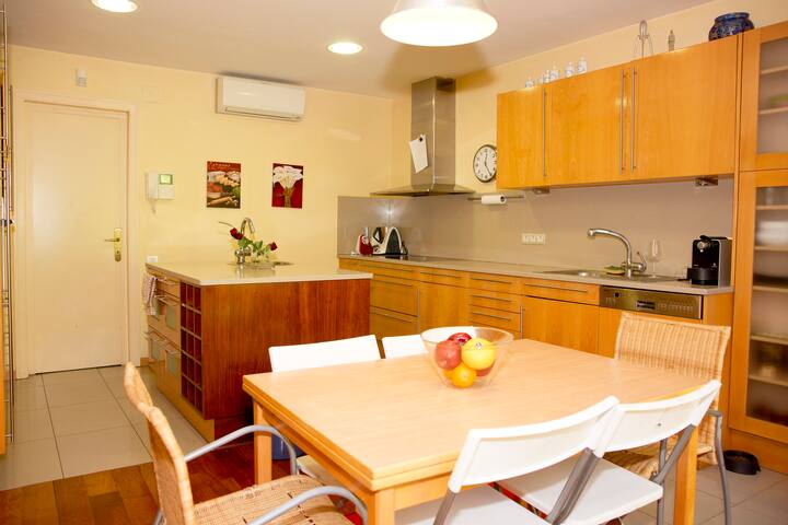 House with garden gallery image 4