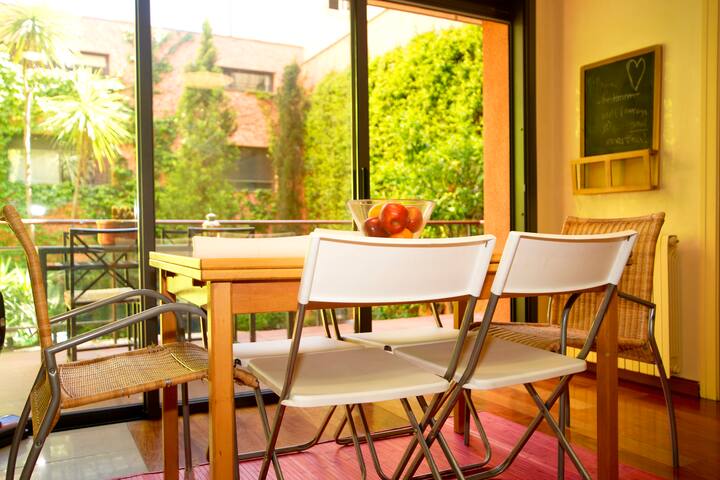 House with garden gallery image 5