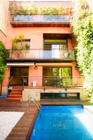 House with garden gallery image 2