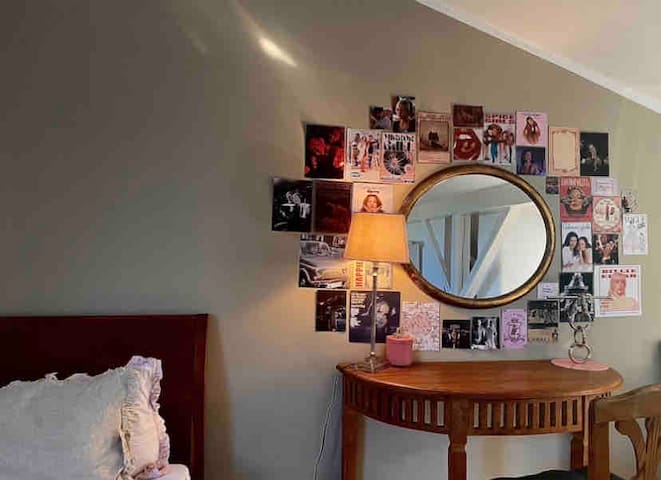 great townhouse / near city/ oktoberfest gallery image 4