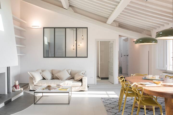 Florence Luxury Penthouse with Duomo View and 4BR gallery image 2