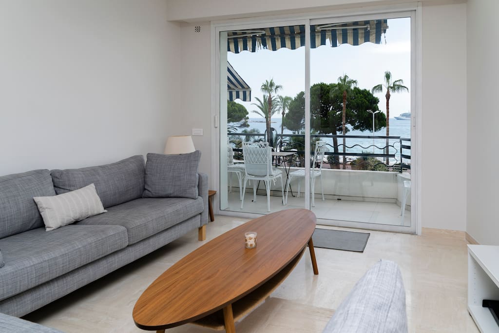 Living room entrance to the terrace
