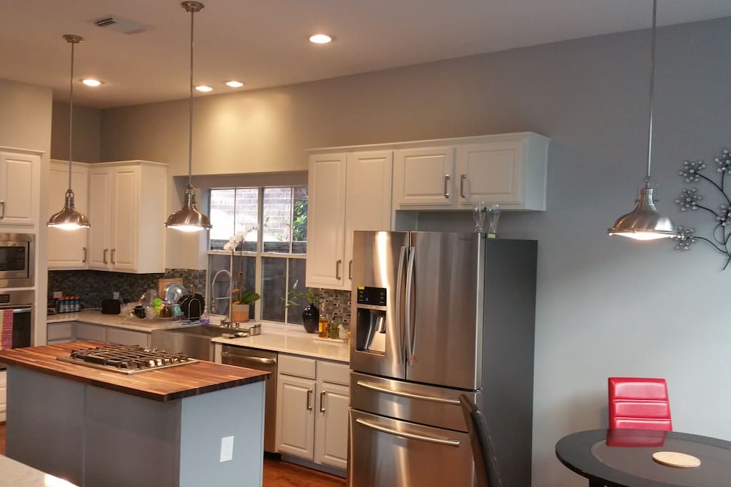 Kitchen and Breakfast area
