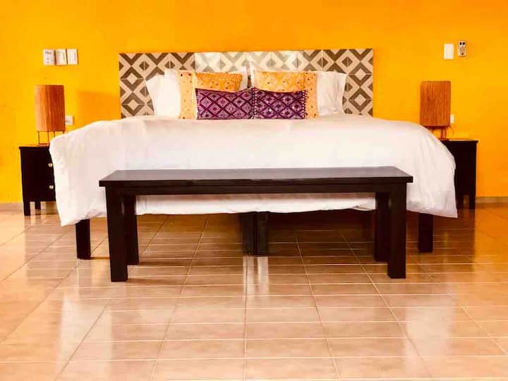 Glavna spavaća soba s bračnim krevetom na drugom katu 