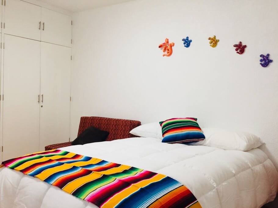 Cama matrimonial y sofá cama