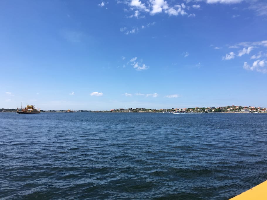Ferry to the Island takes 5 min and depart twice an hour.
