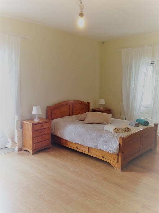 ROOM 1