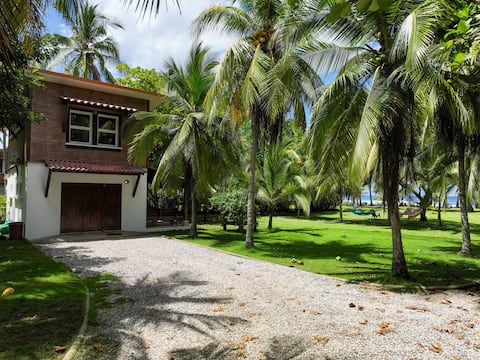 ON the Beach AC/Wifi/Steps to the Surf