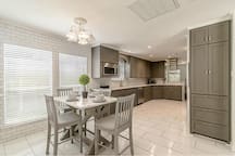 Gorgeous 4 bedroom 2 bath home in energy corridor