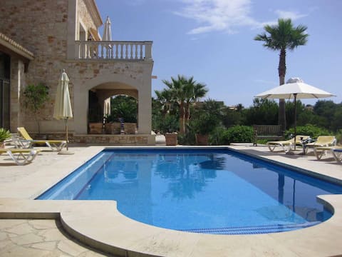Sea views and nature near the beach