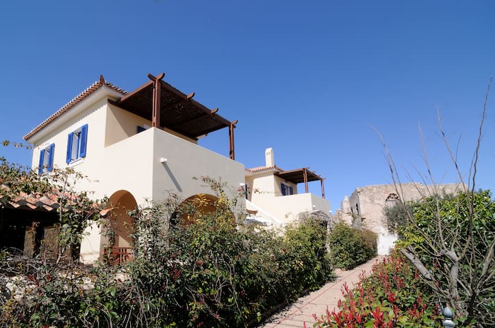 Villa 4 Seasons / 4 independent Studios