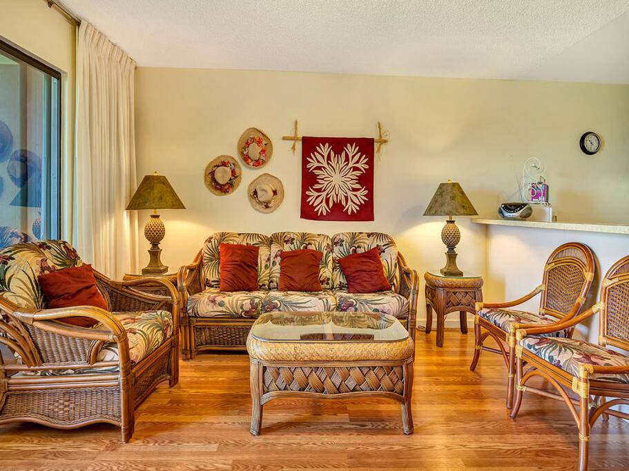 molokai-shores-1br-ov-221-living-room-02.jpg