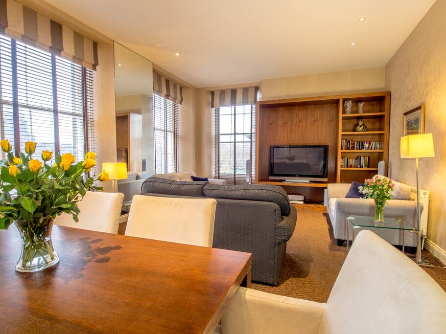 Dining table and overview of the spacious living room