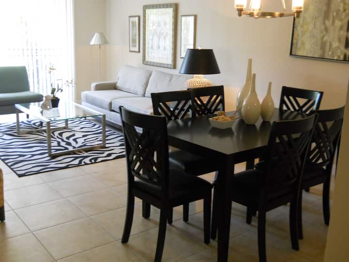It's Always Sunny!   Str-01152 - North Miami Beach, FL