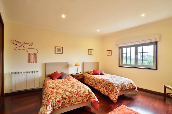 غرفة نوم مزدوجة واسعة جدًا