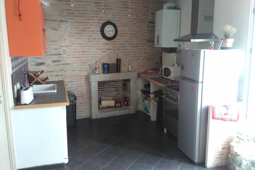 Cuisine entièrement équipée (frigo, four, micro-onde, lave-vaisselle)