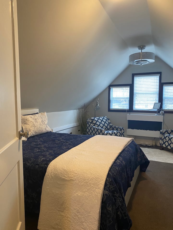 Glavna spavaća soba - bračni krevet (1,6x2) 