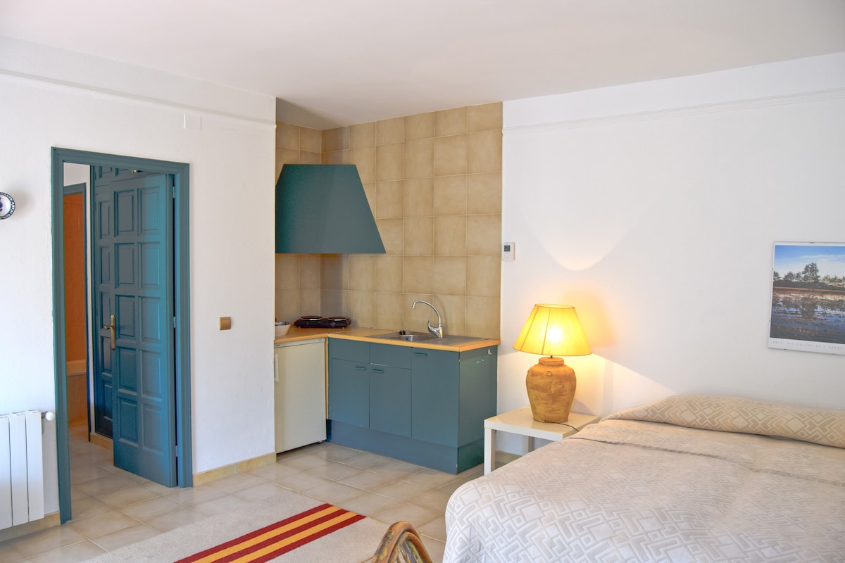 Студио со 2 двокреветни соби на приземје или студио. Преден трем и базен-са ПУНТА КОСТА БРАВА