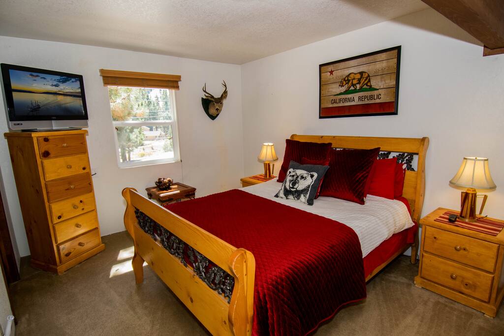 Upper level Master Bedroom with Jack & Jill Bathroom, Flat Screen TV
