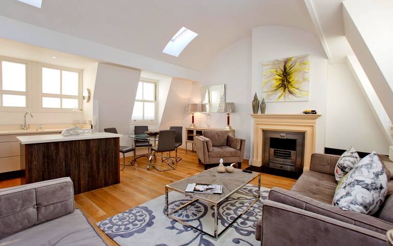 Luxury and Spacious 2 Bedroom in South Kensington gallery image 2