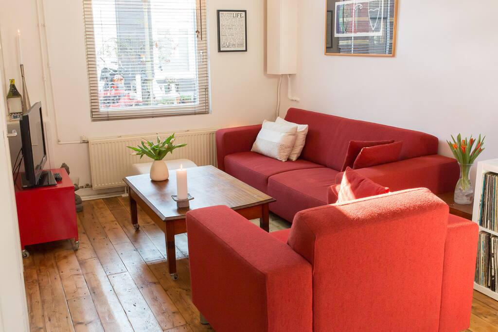 "A lot of personal details (wonderful fotographs, books, vinyl records, dvds) make you feel instantly at home - being more a friend who stays fore some time than a guest..." Anette