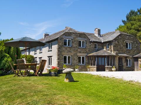 Large idyllic countryside family house for 14