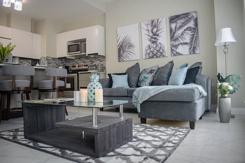 Chic Cozy Condo @The Lofts ~Across from National🏟