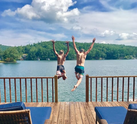 The Lee Place: cozy & timeless fun on Lake Rabun