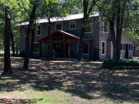 Rustic Retreat on Trails End