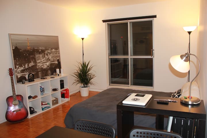 Perfectly located studio in Montreal.