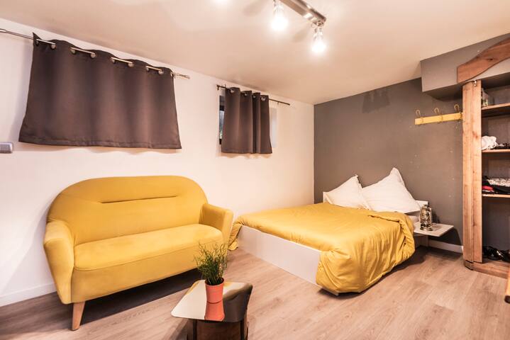 PRETTY STUDIO-PATIO-CATHEDRALE-WIFI