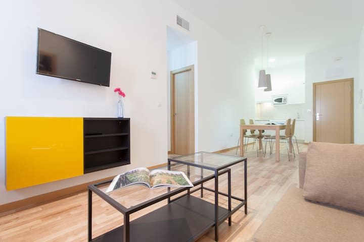 Apartamentos Diaber - Book Seville managed Airbnb listing 1