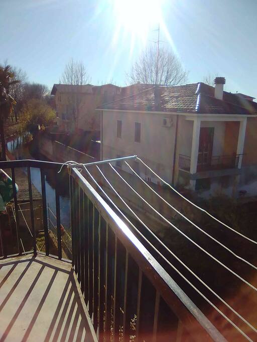 vista laterale dal balcone