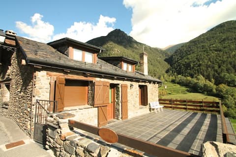 Andorran rustic house in Llorts