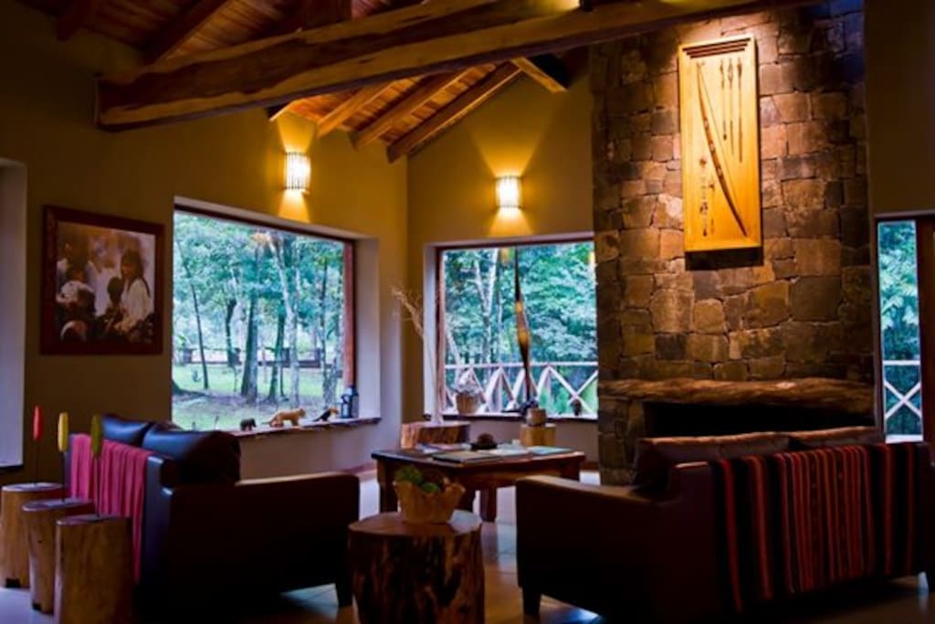 Lobby y Hogar a Leña
