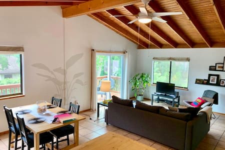 2 Blocks to the Beach! Open, Airy, Beach Apt