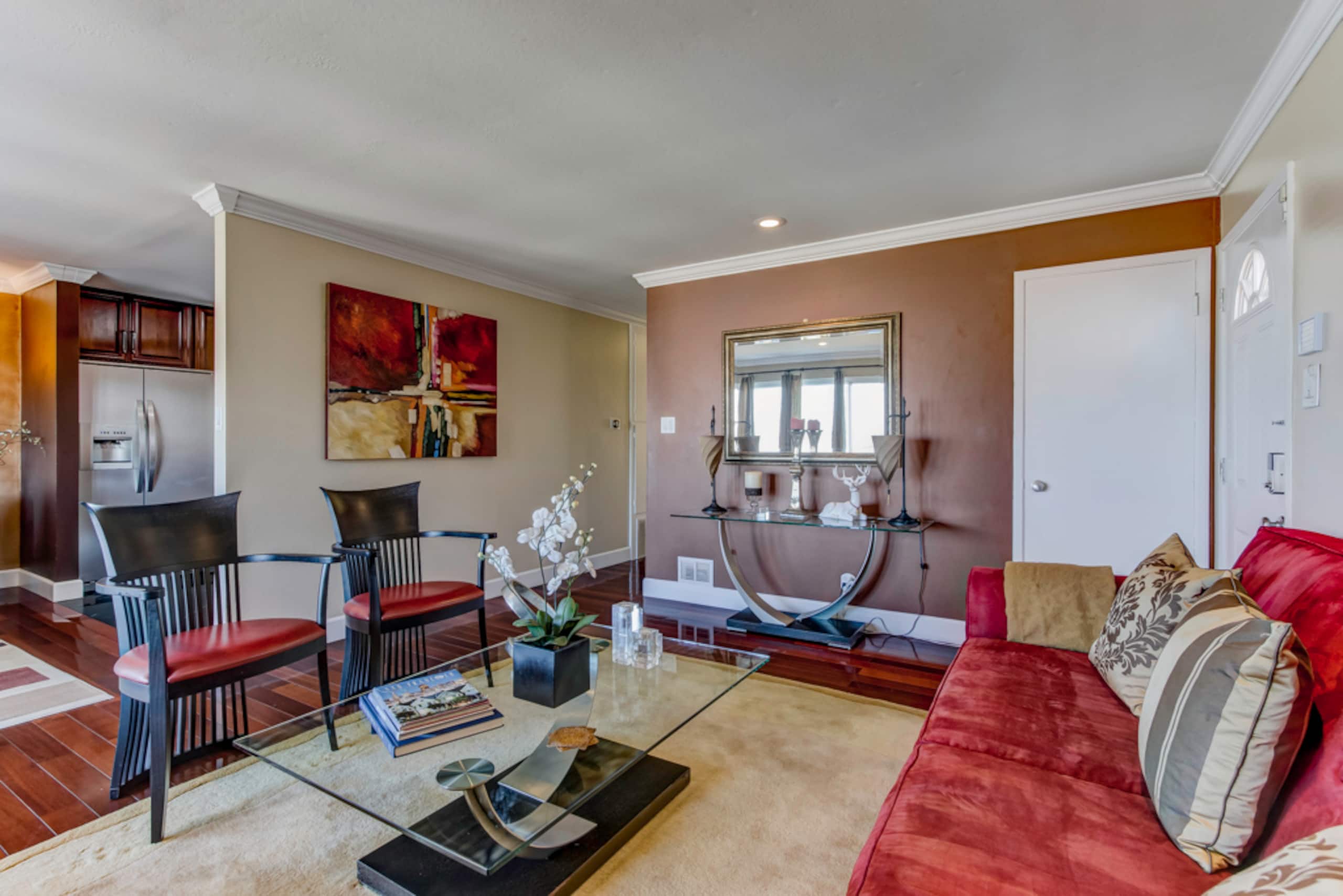 Home in Daly City · ★4.89 · 3 bedrooms · 3 beds · 2 baths - Image 2