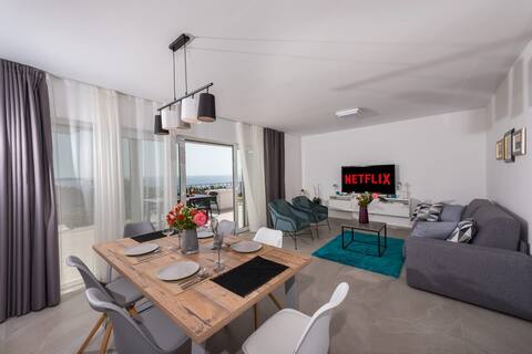 Successful Airbnb property: Luxury villa Šentada in Općina Marina