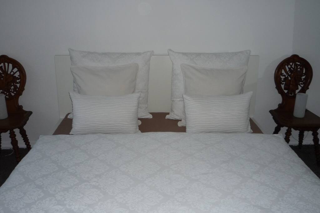 Schlafzimmer 1