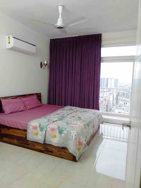 3BR on Highway in Zirakpur 20 Min to Elante Mall