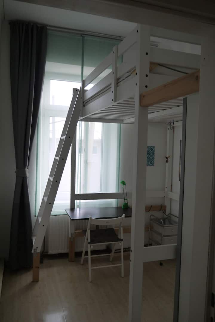 Ორსართულიანი საწოლი