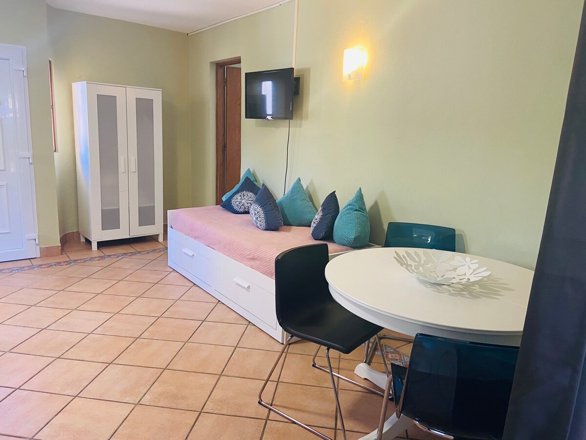 Top Airbnb: Dreamland with Football& Heated Pool - up to 24 em Almancil